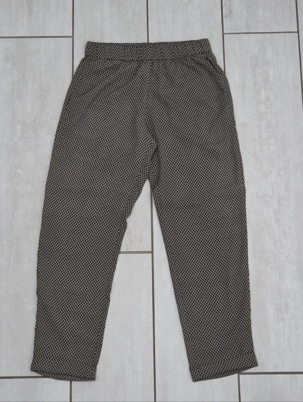 H&M Black and White Geometric Print Pull-On Ankle Pants - Office Teacher Style